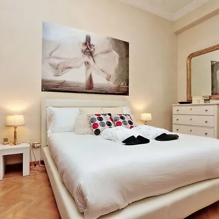 Luxury To Spanish Steps Рим